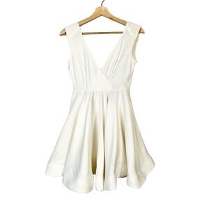 NEW Etiquette Boutique White V-Neck Sleeveless Wrap Mini Dress S‎